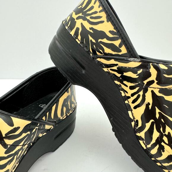 Dansko Yellow Zebra Print Professional Clogs Women's 38 (7.5) - Picture 7 of 11